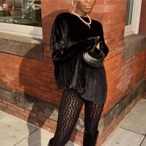 Dresses & Skirts - BOOHOO BLACK OVERSIZED PLEATED VELVET DIP BACK TUNIC IN SIZE 4